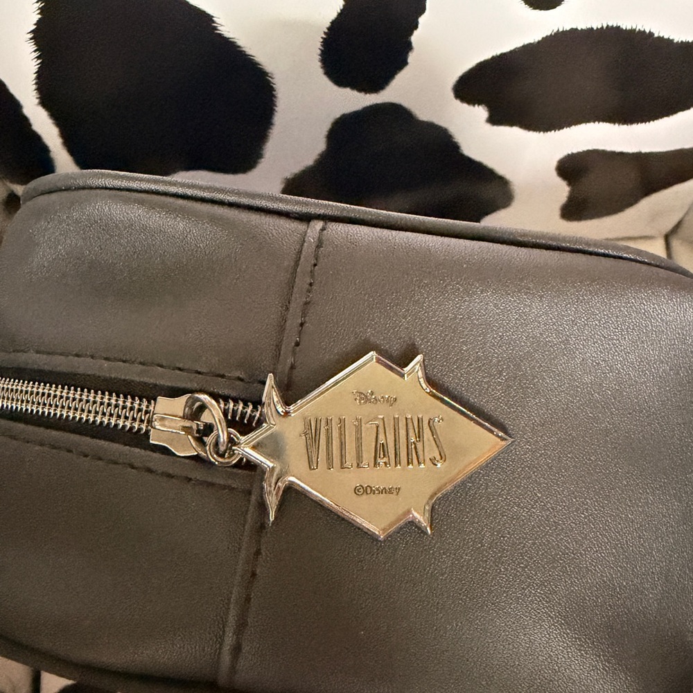 Bath & Body Works Villains Makeup Bag - Picture 3 of 4